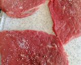Foto del paso 5 de la receta: Escalopines de ternera con salsa de cebolla caramelizada y reducción de Pedro Ximénez