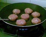 Foto langkah ke 5 dari resep Burger Mini.