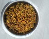 સ્પ્રાઉટ મગ અને મઠ(sprout mag & math recipe in gujarati) રેસીપી સ્ટેપ3ફોટો