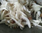 Foto langkah ke 3 dari resep Nasi Bakar Pedas Ayam Jamur.
