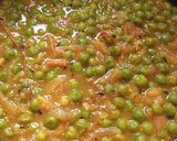 A picture of step 6 of Green Peas Curry.