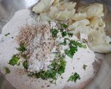 शिंगाडा पीठ थालीपीठ (shingada pith thalipeeth recipe in marathi) रेसिपी स्टेप 1 फोटो 