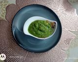 A picture of step 2 of Apple dhaniya chutney.