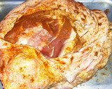 Foto del paso 3 de la receta: Cerdo asado con aderezo de salsa soya, perejil y ajo