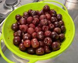 Une image de l'étape 1 de Tarte aux cerises, miel et pistaches.