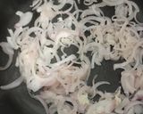 صورة لخطوة 3 من وصفة شكشوكة بالبصل والكوسة🥘