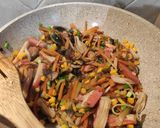 Φωτογραφία βήματος 6 της συνταγής "Noodles chow mein με γαρίδες και σουρίμι" 🥡🍤
