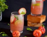 A picture of step 3 of Rose apple juice.