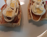 Foto del paso 2 de la receta: Montadito de jamón ibérico, salmón ahumado, gamba y huevo