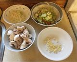 Hình bước làm 1 của món Gà nấu cà rốt cần tây
