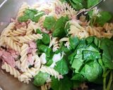 A picture of step 2 of Tuna & Prawn Pasta with seafood sauce + Cheese. 🤗🤗🤗🤗.