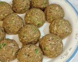 A picture of step 2 of Traditional Kofta Gravy.