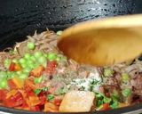 A picture of step 3 of Arabic fried rice 🌾.