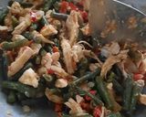 Foto langkah ke 4 dari resep Tumis ayam kacang panjang.