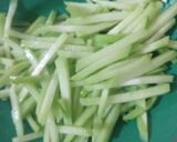 Foto langkah ke 1 dari resep Tumis Timun Labu Siam.