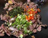 Foto langkah ke 3 dari resep Daging Sapi Tumis Serai.