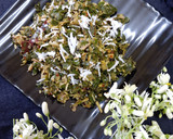 முருங்கைக் கீரை, பூ பொரியல் ரெசிபி ஸ்டேப் 6 புகைப்படம்