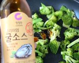 Hình bước làm 3 của món Bông Cải Xanh Xào Dầu Hào