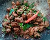 รูปขั้นตอนการทำที่ 4 ของ ผัดเผ็ดเครื่องในไก่
