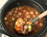 Foto langkah ke 7 dari resep Sup Tomat Daging Iris Devina Hermawan.