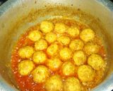 A picture of step 7 of Koftay ka salan.