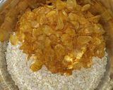 A picture of step 1 of Oats Corn flakes chila.