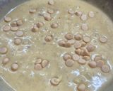 Une image de l'étape 4 de Quatre-quarts à la vanille et pépites de chocolat blanc.