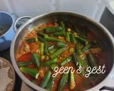 A picture of step 3 of Hyderabadi Gosht Bhindi ki Besan Kadhi.