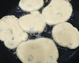 Foto del paso 6 de la receta: Buñuelos dulces con pasas de uva