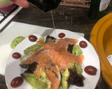 Foto del paso 2 de la receta: Ensalada de brotes salmón aguacate y aderezo VIDALIM