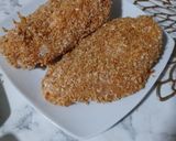A picture of step 5 of Chicharrones Coated Chicken Stuffed with Cheese.