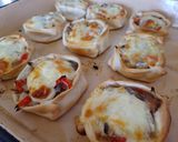 Foto del paso 5 de la receta: Canastitas de caballa, cebollas, pimiento y queso