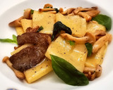 Foto del paso 10 de la receta: Paccheri con Setas a la mantequilla de albahaca