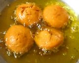 A picture of step 5 of Matar/peas kachori.