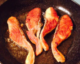 Foto del paso 1 de la receta: Salmón picante en salsa de eneldo y naranjas