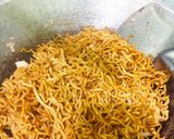 Foto langkah ke 4 dari resep Mie goreng sederhana.