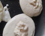 Foto del paso 3 de la receta: Panquecas de yuca y queso rellenos de dulce de guayaba🥯🥞🧀