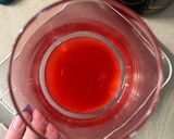 Une image de l'étape 2 de Soupe de champagne aux framboises Saint valentin.