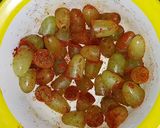 A picture of step 1 of Green grapes instant pickle.