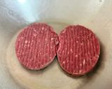 Hình bước làm 3 của món Steak Băm Áp Tái & Salad Nui Trộn