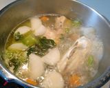 Foto del paso 4 de la receta: Caldo de pollo (con olla exprés)