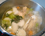 Foto del paso 4 de la receta: Caldo de pollo (con olla exprés)