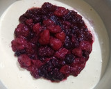 Foto del paso 7 de la receta: Cheesecake frío con frutos rojos (sin horno)