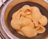 Hình bước làm 1 của món Nui Sò Nhồi Bò Bằm Sốt BBQ Phủ Phô Mai