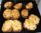 Sütőben sült tojáskrémes és kolbászos melegszendvics recept fázis 4 fotója