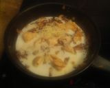 Foto del paso 3 de la receta: Pollo con salsa de setas y queso