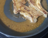 Foto del paso 2 de la receta: Chuletas de cerdo de castaña con vino