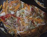 Foto langkah ke 5 dari resep Tumis wortel tauge (masak kilat 15 mnt bekal sekolah).