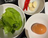 รูปขั้นตอนการทำที่ 3 ของ กะเพราหมูกรอบไข่ดาว🌿🌶️