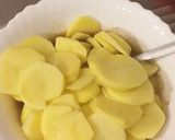 صورة لخطوة 2 من وصفة بطاطا فالفرن 🥔 🧀